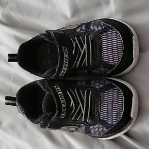 Infant boy/girl Skechers size 5 sneakers